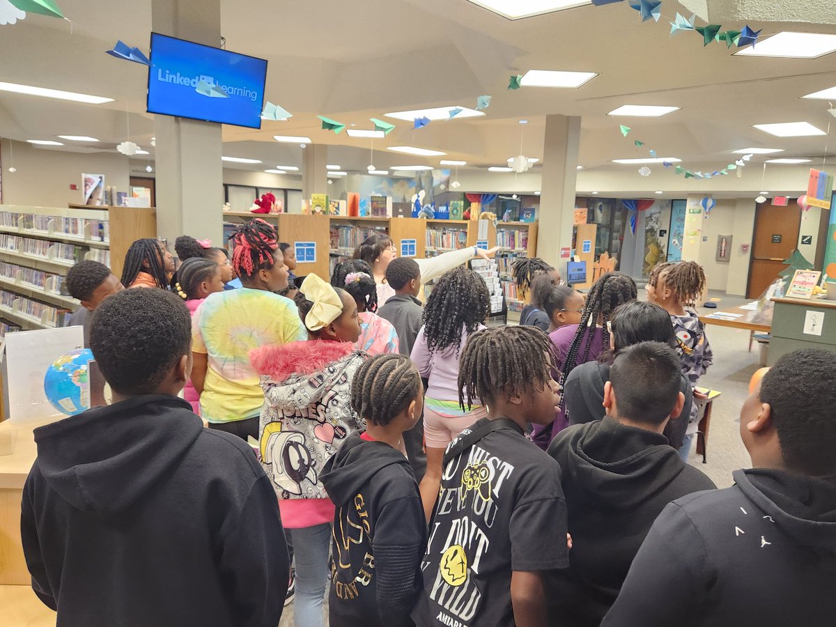 LoudBrarian's tweet photo. The last day of our @tplbooks Field Trip!  All of our students have visited a TPL location and LOVED IT! Thank You for being a vital part of Reading Engagement for the @TCSBoardofEd students. I LOVE Y'ALL BIG! 📚 ❤️ 😍 https://t.co/6rDLzR7qN2