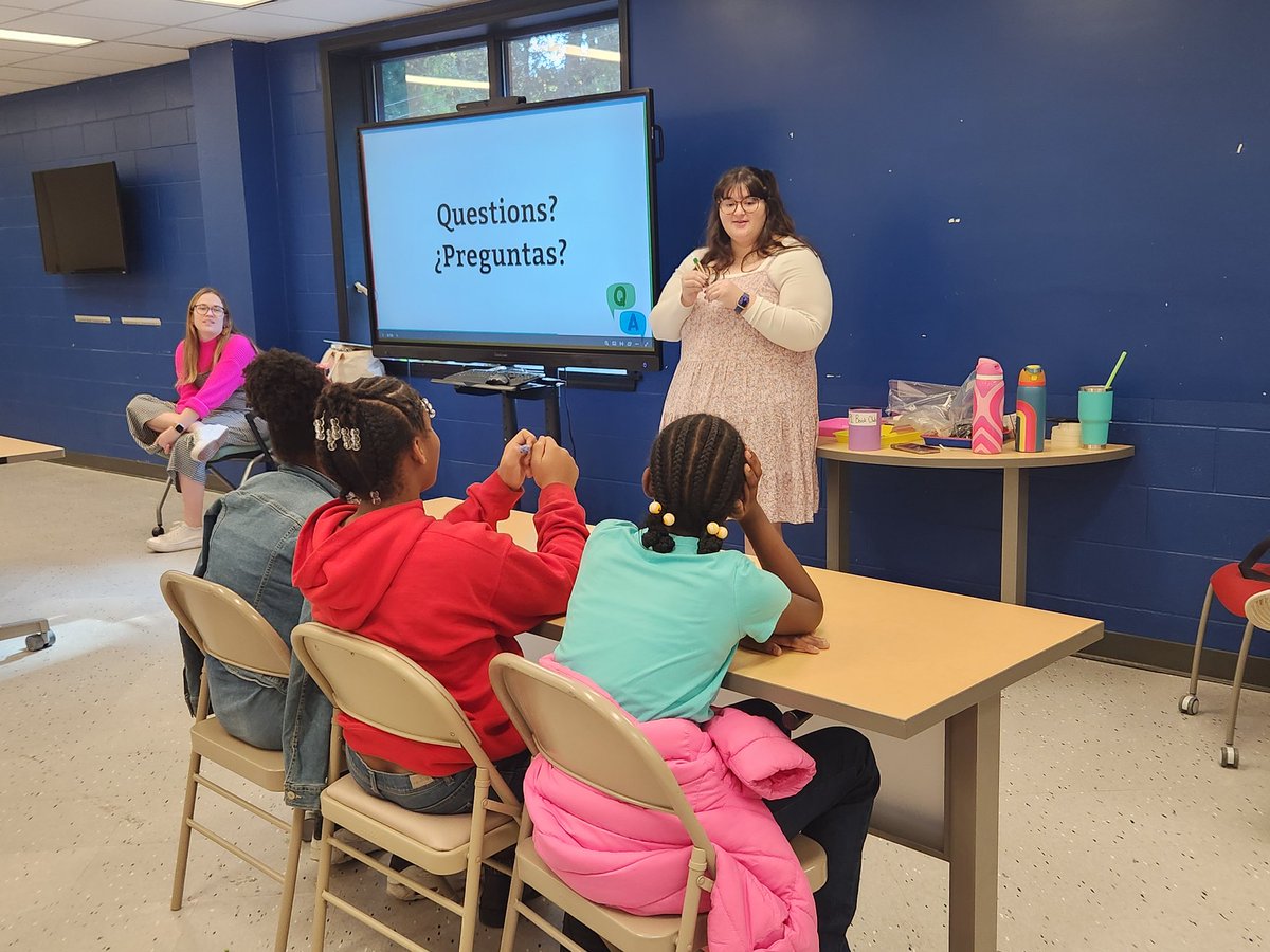 LoudBrarian's tweet photo. The last day of our @tplbooks Field Trip!  All of our students have visited a TPL location and LOVED IT! Thank You for being a vital part of Reading Engagement for the @TCSBoardofEd students. I LOVE Y'ALL BIG! 📚 ❤️ 😍 https://t.co/6rDLzR7qN2