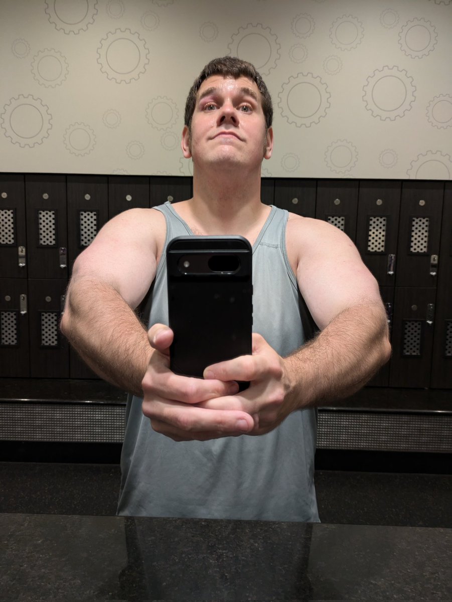 ross_write's tweet image. Gym life was 240 now I am 218