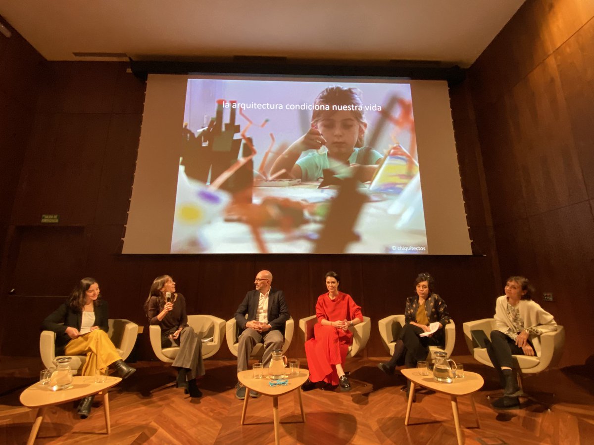 “Pinceles, música, tabletas. Artes en prevención y promoción de salud infantil y juvenil” 👉🏼 Almudena de Benito <a href="/chiquitectos/">chiquitectos</a>; <a href="/GuadixNacho/">Nacho Guadix</a> <a href="/unicef_es/">UNICEF España</a>; María Guerrero <a href="/accionmusica/">Acción por la Música 🎶</a>; <a href="/laubanuelos/">Laura Bañuelos</a> de <a href="/proyectolova/">LÓVA</a> <a href="/Teatro_Real/">Teatro Real</a> y Marta Lage de la Rosa, arteterapeuta <a href="/unicomplutense/">Complutense</a>