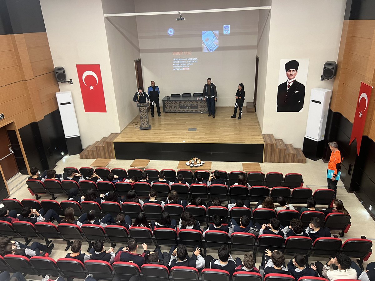 fatmaarslanmat's tweet photo. SİBER SUÇLAR konusunda öğrencilerimizi bilgilendiren @KayseriEmniyeti  müdürlüğüne teşekkür eseriz #KAYSERİFENLİSE bir okuldan ötesi @gokmen_cicek_  @baskanmemduhbyk  @ayd_atanur  @CoskunESEN57  @hacikaya71 https://t.co/uIBX43VmWR