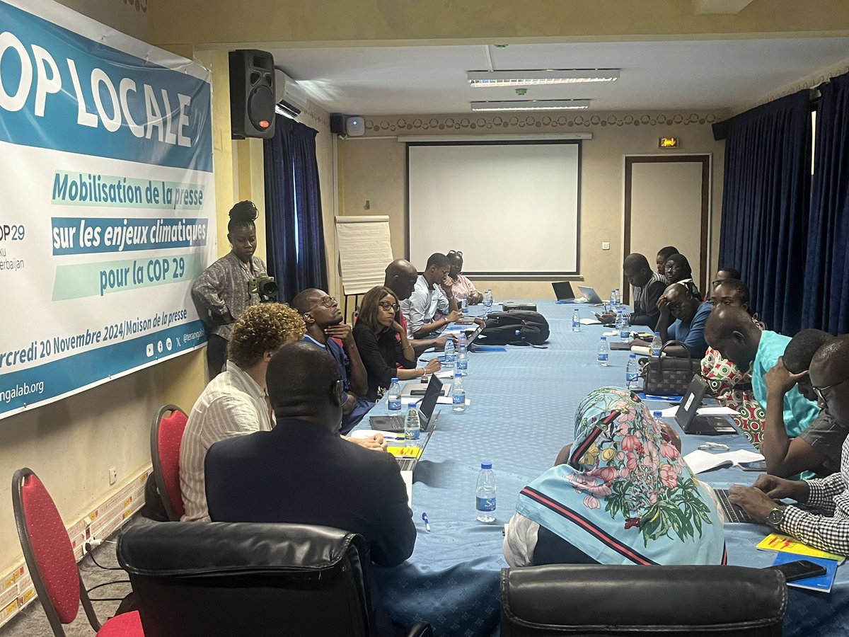 terangalab's tweet photo. Climat &amp; Médias : un binôme essentiel. 📢 À la #COPLocale, la presse sénégalaise explore des pistes pour informer avec impact sur les défis du réchauffement global. #COP29 
#TrillionReasonsFromAfrica https://t.co/xduDS60tjS