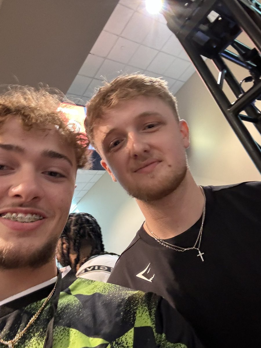 Had a great time meeting everyone! <a href="/Hiicksy_/">Hicksy</a> <a href="/Temp/">Don</a> <a href="/Arcitys/">alec</a> <a href="/Capsidal_/">Cap</a>