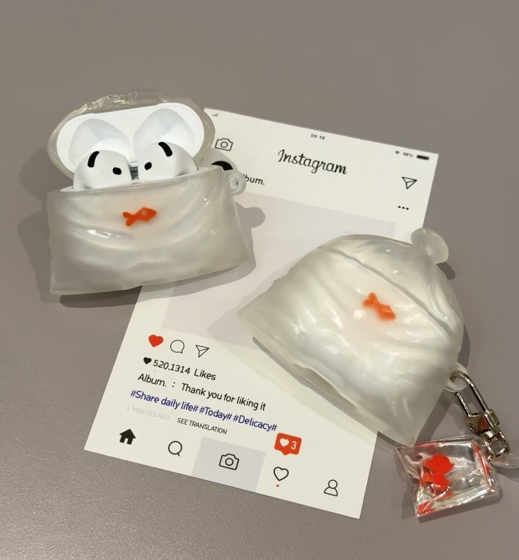 sasisbysi's tweet photo. Case AirPods ถุงปลาทองง น่ารักมากกก มีแถมพวงกุญแจให้ด้วยคั้บบ🫧🐠 https://t.co/LWfvkaHBQP