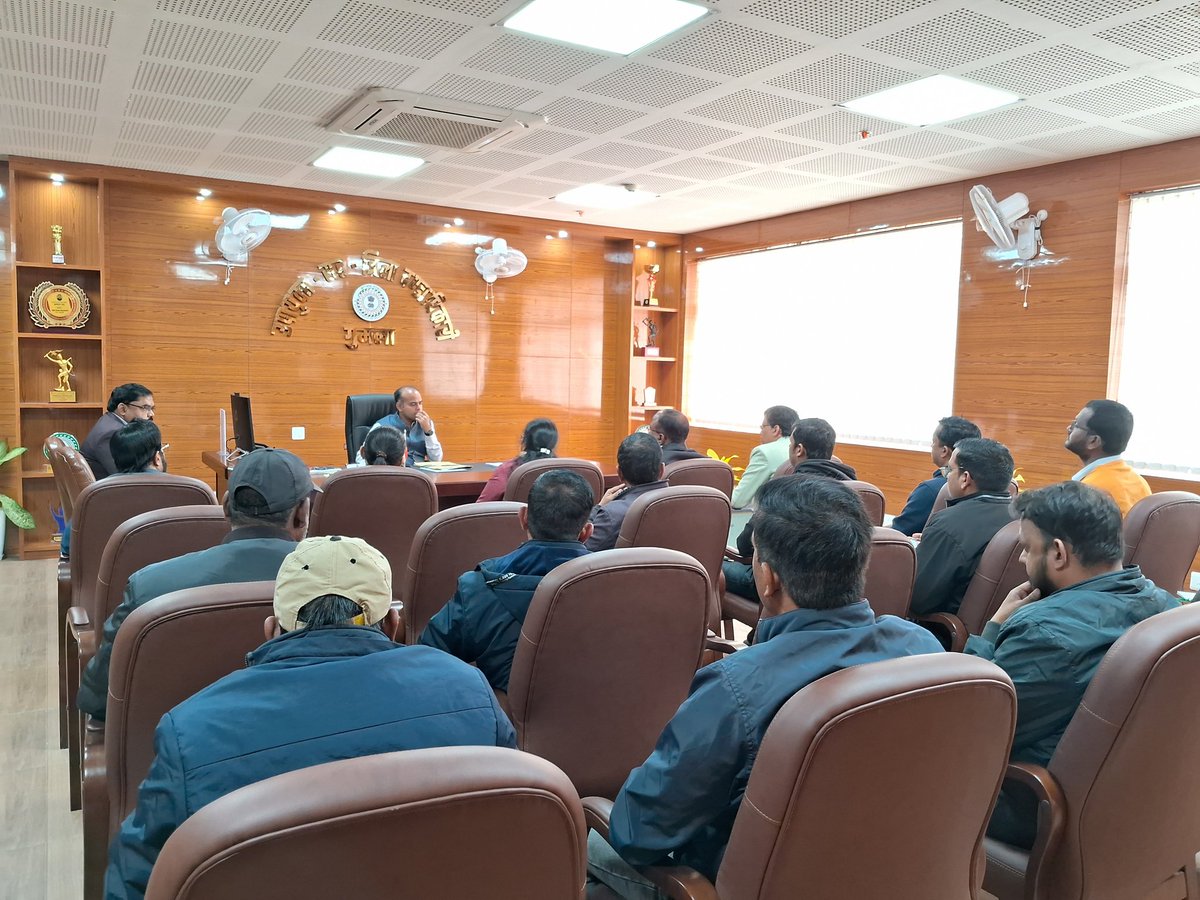 विधानसभा चुनाव 2024 के निमित, 23 नवंबर को होने वाले मतगणना की तैयारियों के निमित संबंधित अधिकारियों एवं कर्मियों के साथ एक विशेष बैठक का आयोजन कर आवश्यक दिशा निर्देश  दिया गया।