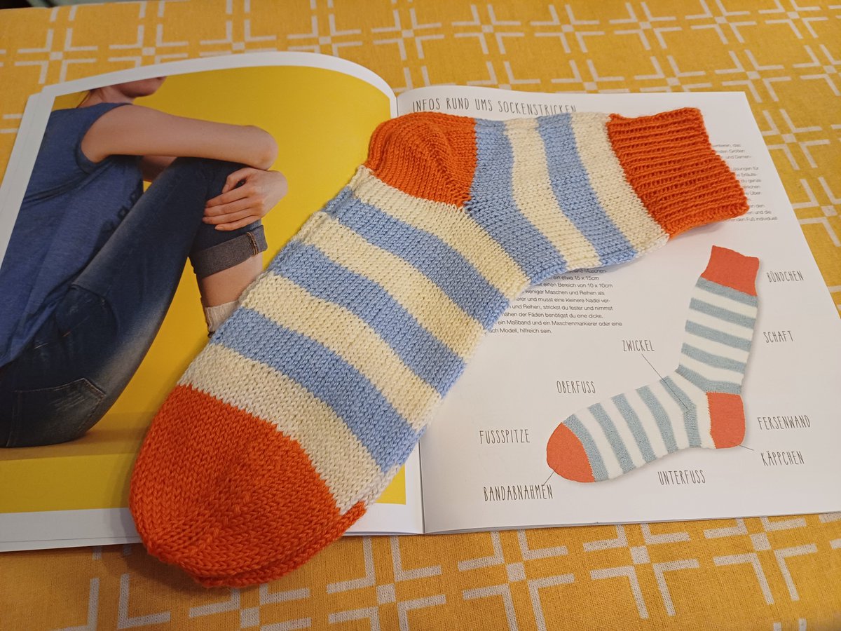 OrthoDel's tweet image. Meine erste Auftragsarbeit. 😇

#Sockenstricken