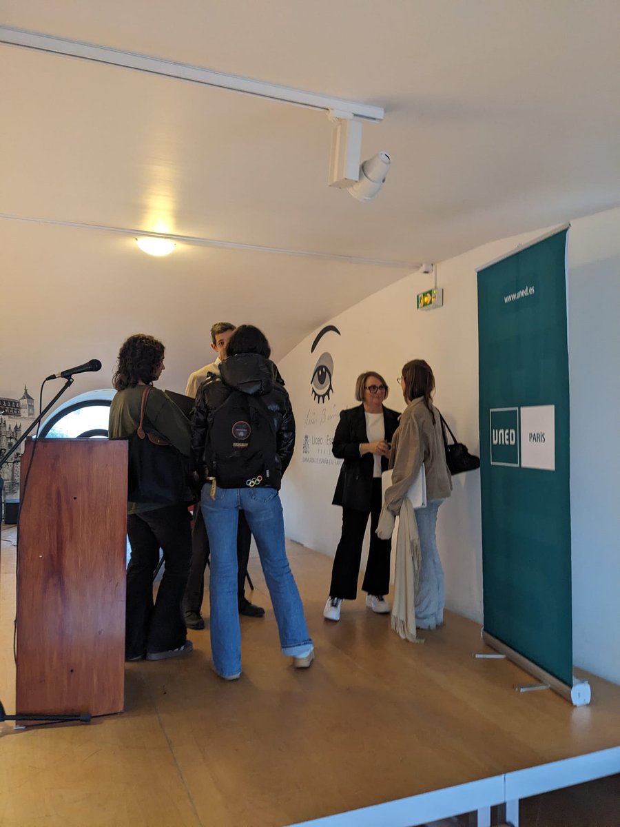 liceo_luis's tweet photo. El viernes 23 Fernando Dorado y Susana Acebo ofrecieron al alumnado de Bachillerato una charla de orientación  sobre el mundo de la Ingeniería Industrial. Muchísimas gracias por este rato tan inspirador para nuestro alumnado https://t.co/n5ANTkj5Ql
