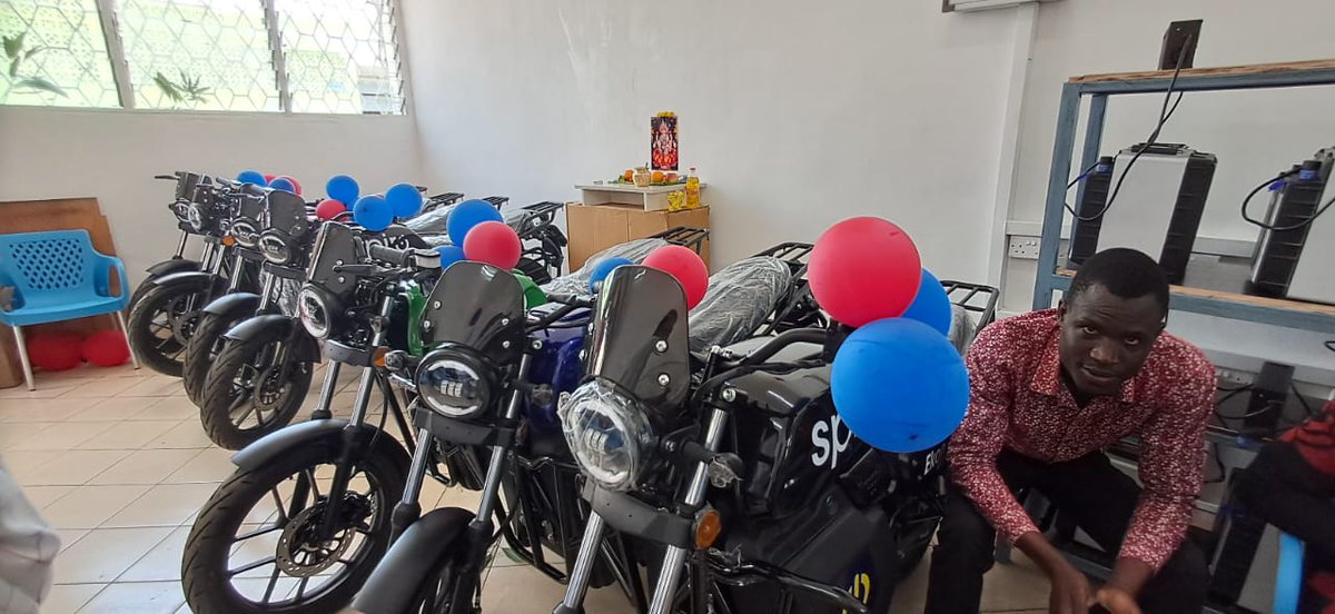 spirokenya's tweet image. Dalla Kisumu, we have Landed!!
We are excited to share that our EVs are now in Kisumu.  Eliminate your fuel costs, increase your earnings, make the switch to a Spiro EV today.
Find our bikes on Paul Mbuya Road, right opposite Mogo Offices within Kisumu CBD.
#SpiroOnTheMove
