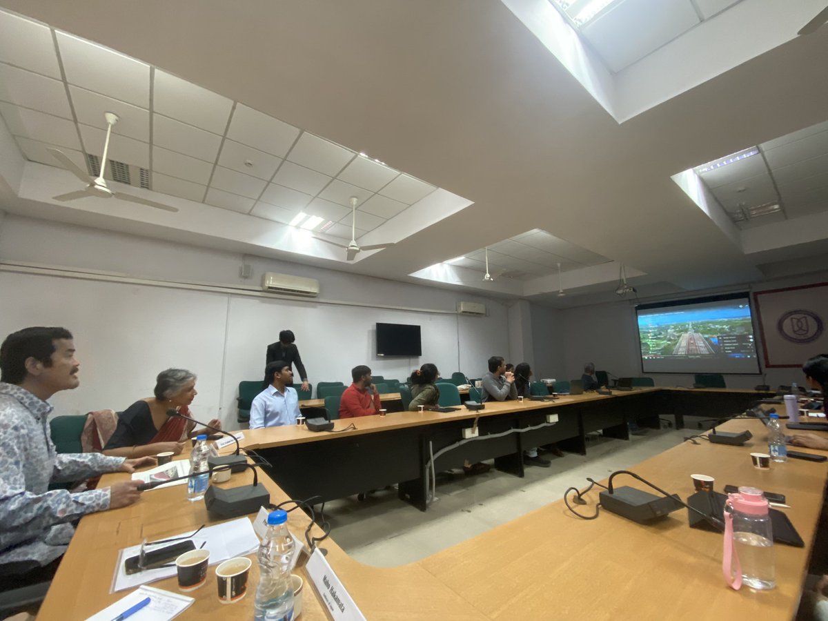 Mr. Miyamoto, Deputy Director-General, Asian and Oceanian Affairs Bureau of MOFA delivered a lecture on Japan-India relations, focusing on economic cooperation and cultural similarities, at JNU. 🇯🇵🤝🇮🇳 #JapanIndia