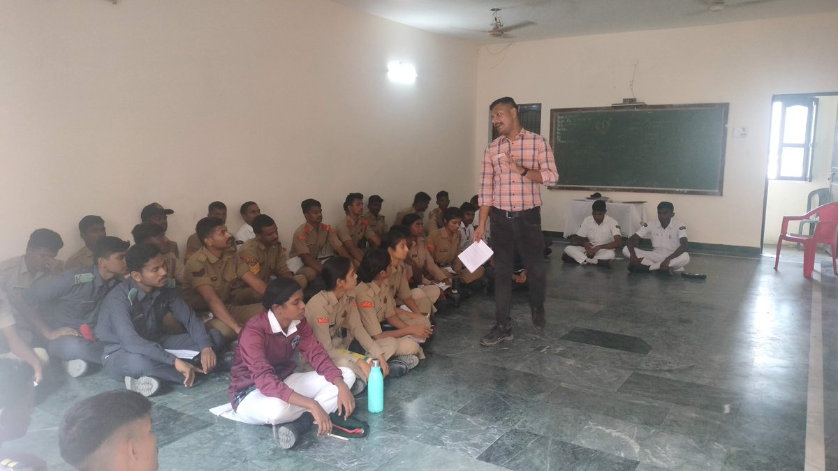 expacadetprogr1's tweet photo. 📍EXPA CADET Program at EBSB Varanasi
Directorate: Uttar Pradesh
176 Cadets | 4 Trainers

A big thank you to Col. Amar Singh for his leadership and support in making this training successful! 💪🌟

#ncc #ncccamp #cadetprogram #nccalumnitrainers #personality #development https://t.co/osfjpbFM2B