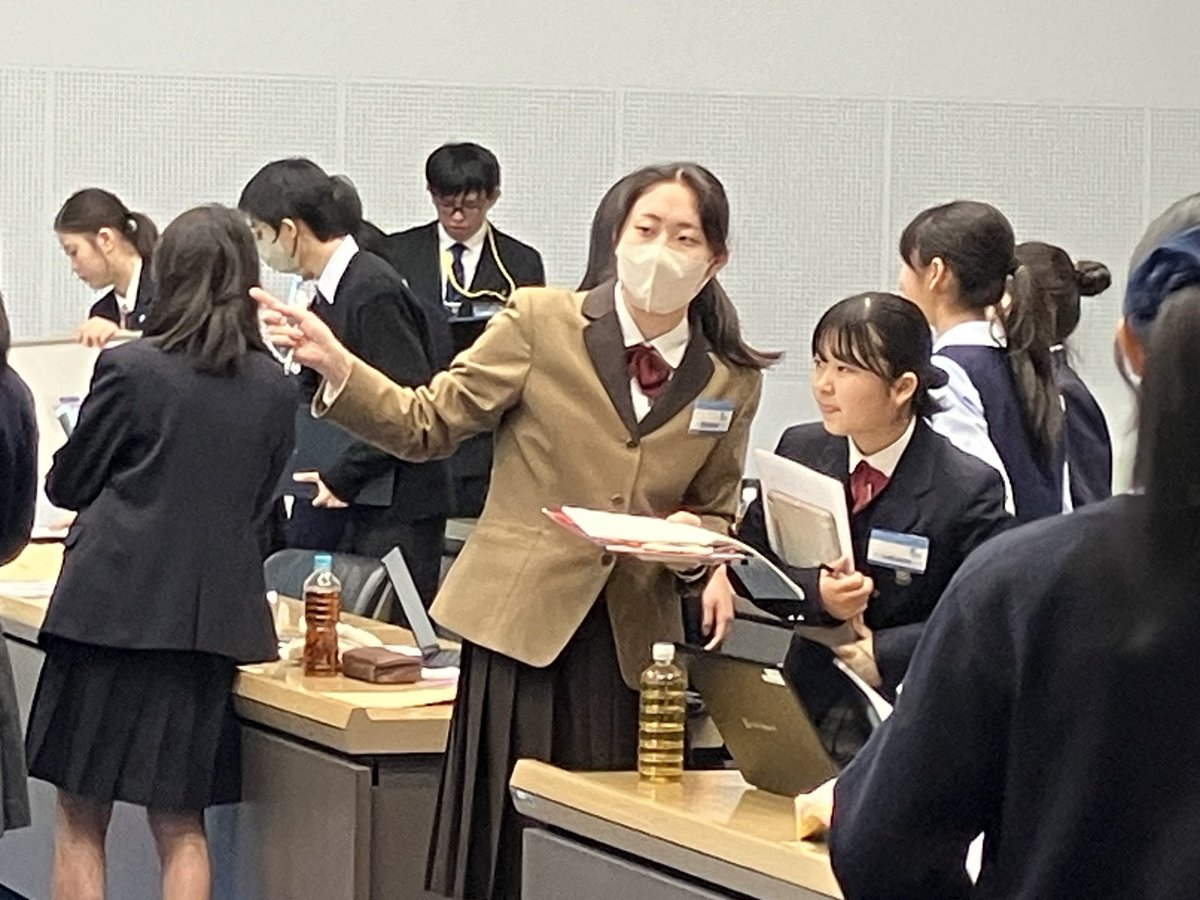 fuji_s_h's tweet photo. 週末に行われた全日本高校模擬国連本大会に生徒が参加しました。
今回の議題は「若者と軍縮、不拡散と平和」で、本校生徒はベルギー代表でした。
#全日本高校模擬国連 #不二聖心 https://t.co/0cFlkTMA7H