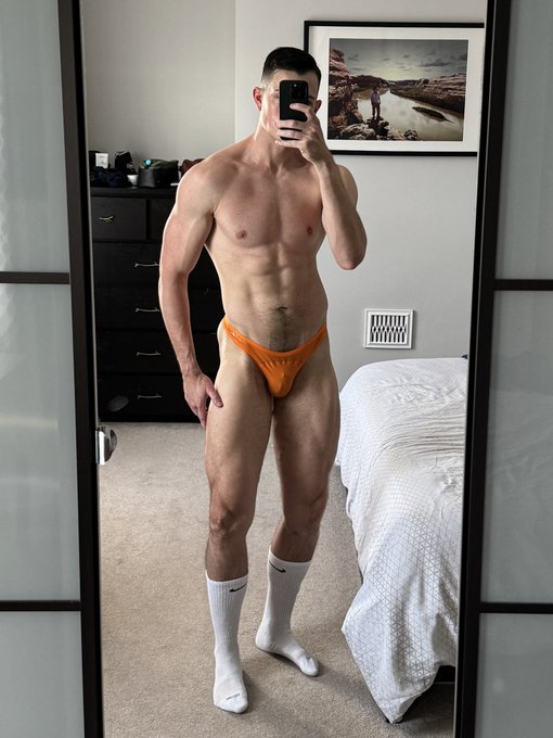 Watch babe_asaurusrex's leaked NSFW photo on TwXstars