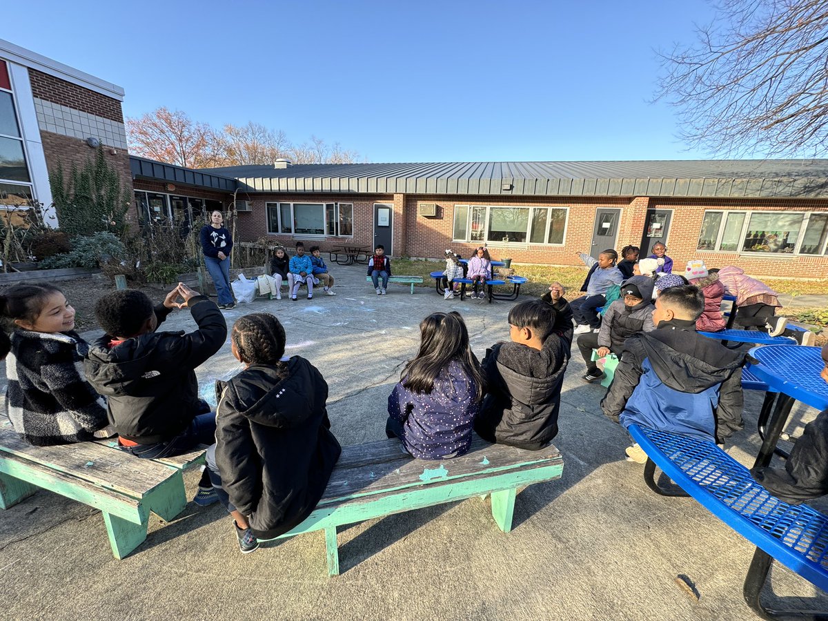 We love exploring the garden with <a href="/LandToLearn/">Land to Learn</a> <a href="/newburghschools/">Newburgh Schools</a> <a href="/Gidneyaveschool/">Gidney Avenue School</a>