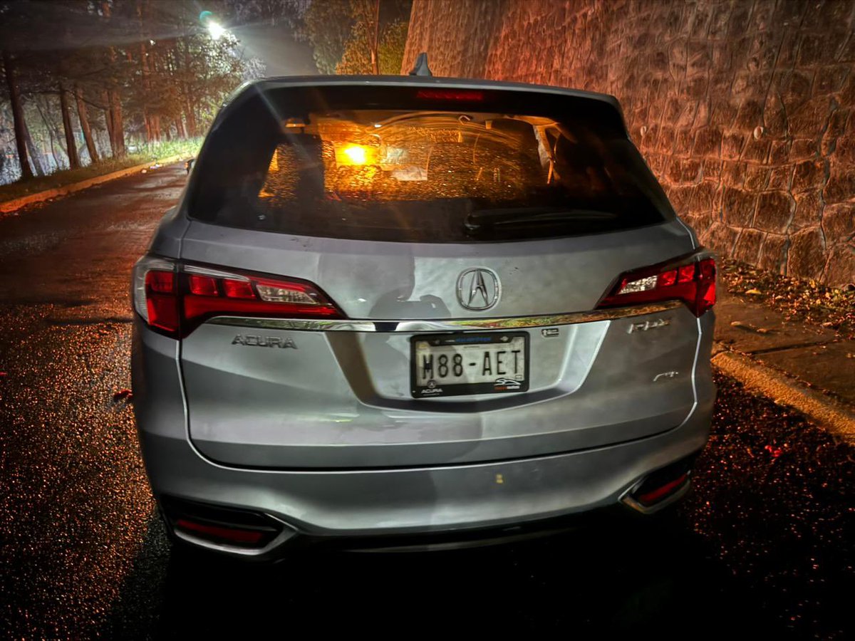 El conductor de este auto tuvo un accidente en Av bosques de la herradura a las 2 am si lo conoces el auto sigue ahí y él se lo llevaron al hospital español <a href="/ACHEcolonos/">La Herradura</a>  <a href="/ricpal40/">Ricardo Palacios</a> <a href="/HtagHugo/">htag Hugo</a> <a href="/HuixquiGob/">Gob Huixquilucan</a> <a href="/AsocLomasPalmas/">LOMAS DE LAS PALMAS. 🔴</a>  <a href="/PaseodelasPalm/">Paseo de las Palmas</a> <a href="/asilascosasw/">Así Las Cosas</a>