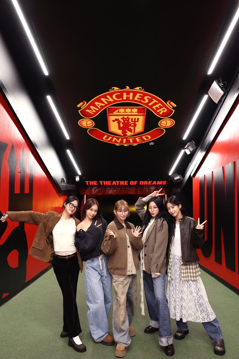 le_sserafim's tweet photo. Amazing Time ⚽❤️ @ManUtd

#LE_SSERAFIM #르세라핌
#MUFC #WeAreUnited #ManUtd #OldTrafford https://t.co/rtoYtNGshf