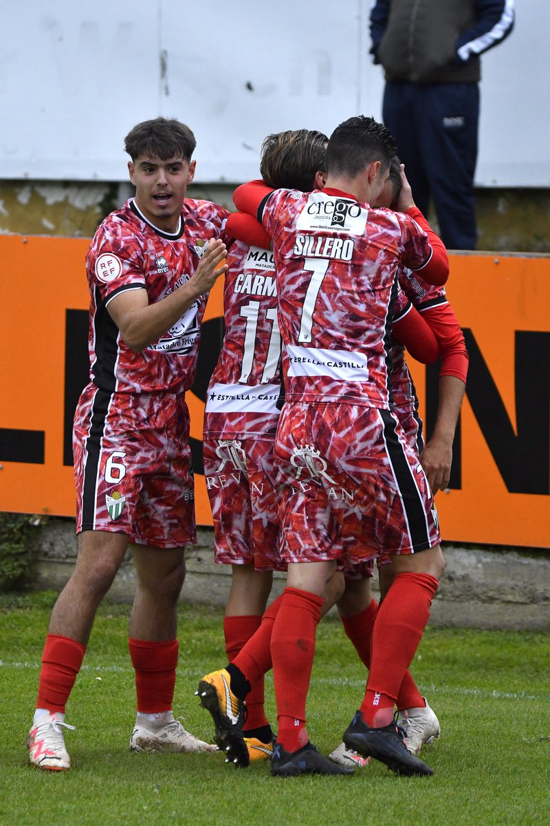 clubdepguijuelo's tweet photo. 📸 𝐌𝐚𝐭𝐜𝐡 𝐠𝐚𝐥𝐥𝐞𝐫𝐲 | 🆚 @MarinoLuanco 

Duodécima jornada del campeonato liguero #SegundaFederación en el Campo Municipal “Miramar” con empate ➖

#50AñosDeHistoria | #TodoalVerde 💚 https://t.co/ncAmZo2ah8