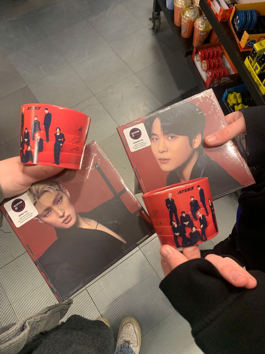 DepressedScout's tweet image. Getting the new @ATEEZofficial
Jongho and Mingi digipacks from HMV in Glasgow, Scotland!!! Absolutely insane album @hello82official  @hello82EUROPE
#MyLocalHMV #hello82 #82giveaway