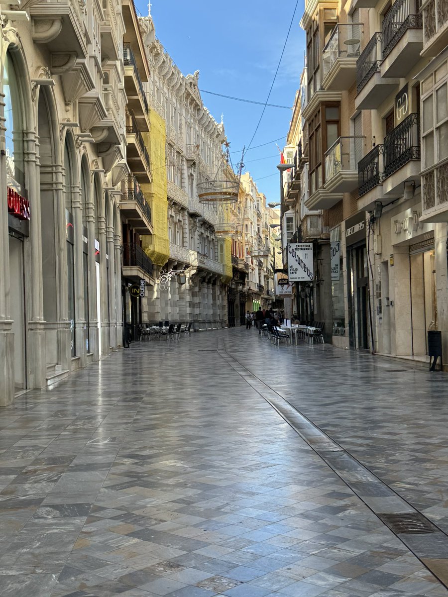 ArroyoFake's tweet photo. 14:00h de la tarde

Calle Mayor en Cartagena 

👻👻  #LaCartagenaQueQuiero https://t.co/xi38QqGSJk
