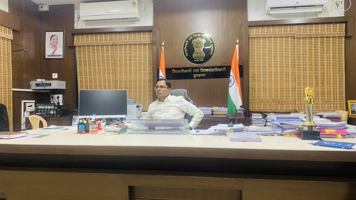 InfoBuldhana's tweet image. #Buldhana | जिल्ह्यातील सातही मतदारसंघातील बहुतांश मतदान केंद्रांचे वेबकास्टींग करण्यात येत आहे. जिल्हाधिकारी डॅा. किरण पाटील हे स्वत: वेबकास्टींगद्वारे मतदान प्रक्रियेवर लक्ष ठेवून आहेत.

#DoVote
#Maharashtra
@CEO_Maharashtra @ECISVEEP