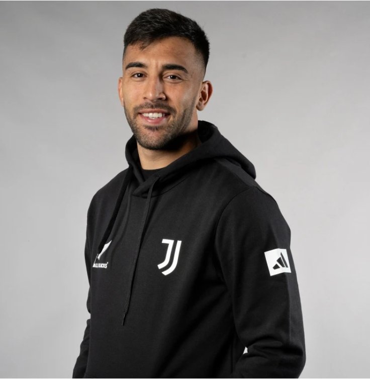 mirkonicolino's tweet photo. In pre-ordine su #Juvestore la nuova collezione #Juventus firmata #AllBlacks by #adidas. Voto? https://t.co/UYis4OeThh