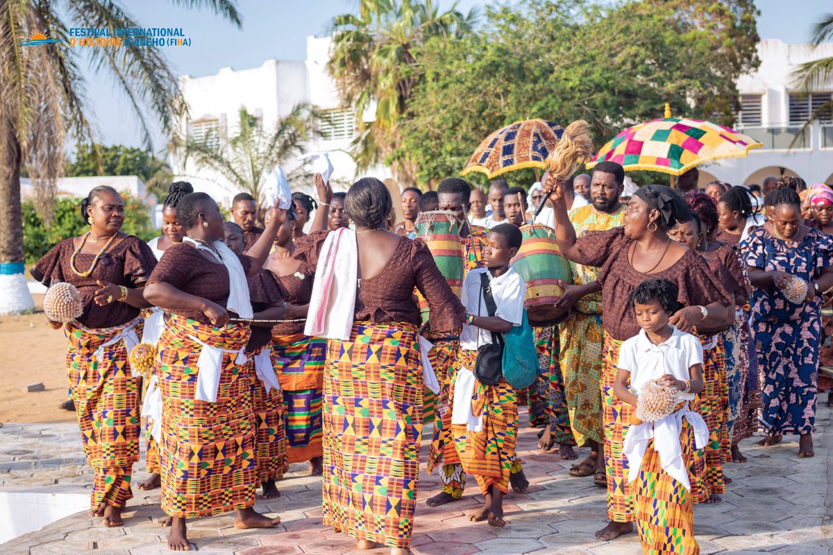 🇹🇬🇹🇷🇧🇷 Retour en images sur le 𝐂𝐀𝐑𝐍𝐀𝐕𝐀𝐋 𝐄𝐓 𝐋𝐀 𝐏𝐀𝐑𝐀𝐃𝐄 𝐃𝐀𝐍𝐒 𝐓𝐎𝐔𝐓𝐄 𝐋𝐀 𝐕𝐈𝐋𝐋𝐄 𝐃'𝐀𝐍É𝐇𝐎. 

C'ÉTAIT DU FEU !🔥

Cc <a href="/YawaKouigan/">Yawa A. Kouigan</a> 😍

#FIHA #festivaldaneho #carnaval
