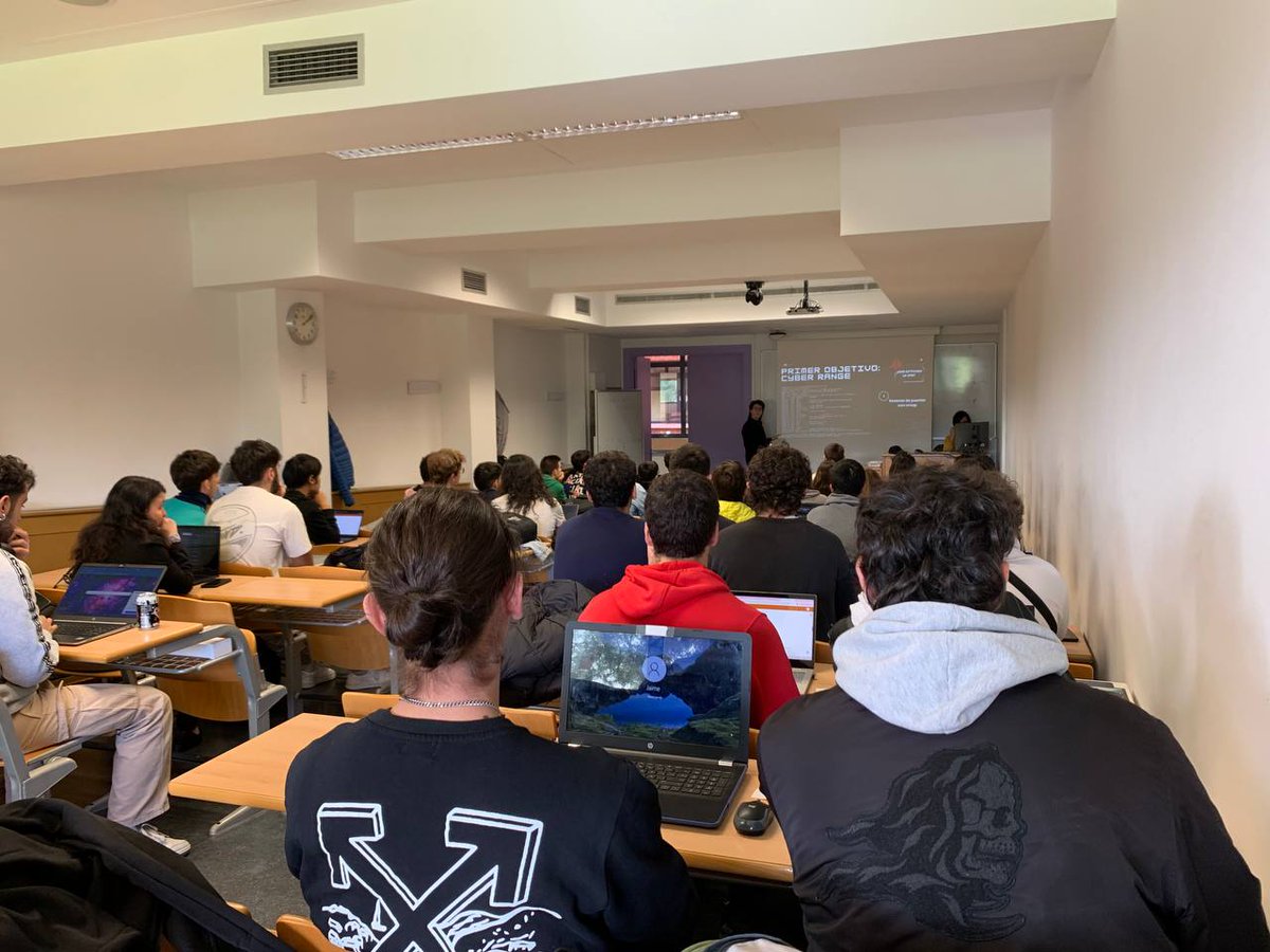 FDI_st's tweet photo. ¡Grande @Little_Tengu_ con el primer taller específico de #CTF que ofrecemos para nuestros #hackers!
Entre sus consejos nos quedamos especialmente con el de "preguntar dudas a los compañeros y profesores de #FDIst"... ¡para esto estamos! https://t.co/hiWbHtIs0M