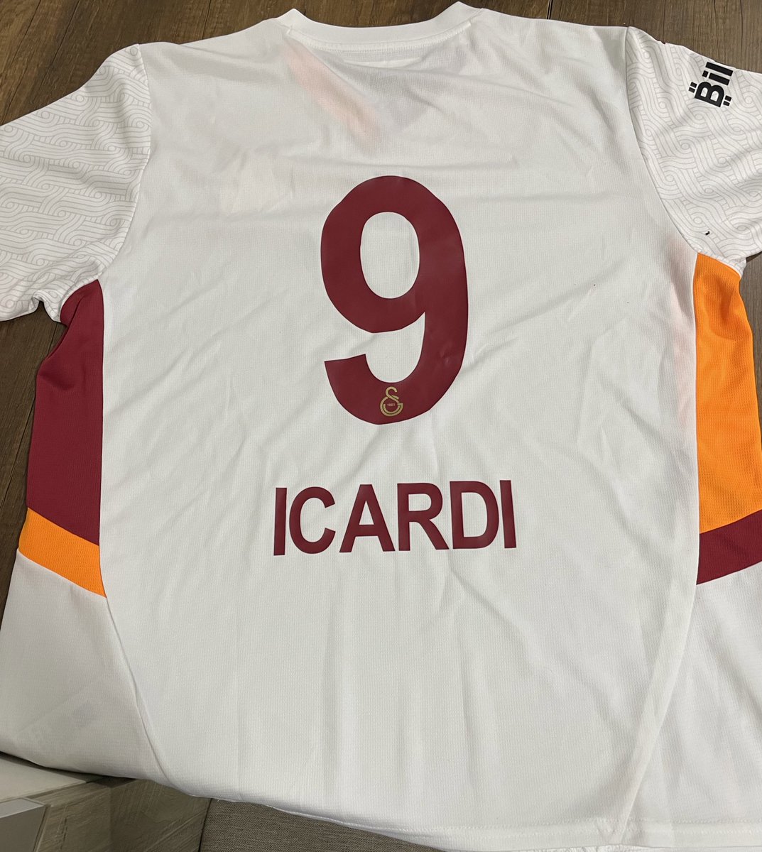 Evet söz verdiğimiz üzere vision boys kanalı sizler için forma ve telefon çekilişi yapıyor. Forma sonradan dahil ettik aslında çekilişte yoktu. 

🔴 1 Ad orijinal icardi forması. 
🔴1 ad 14 pro max 256 gb (2. El) 
🔴1 Ad 15 pro düz 128 gb (2. El ) 

+ 3 kişiye 2000 tl para ödülü.