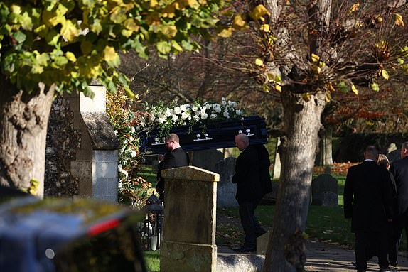 BPINewsOrg's tweet photo. Liam Payne’s coffin has been carried into the church by pall bearers as his funeral service begins. 

Family, friends, and former bandmates have gathered to pay tribute to the late singer. 

#LiamPayne #Funeral #OneDirection https://t.co/YcehWaDiBw