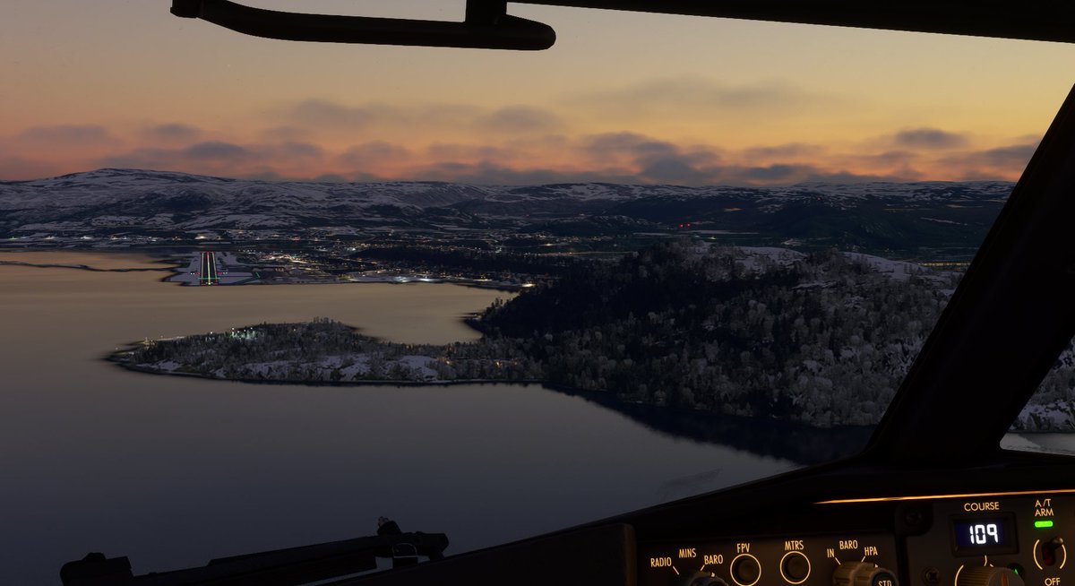 PilotFly04's tweet image. Nordic Ops today! 🇳🇴

Oslo - Alta with Norwegian as NOZ2FH 🔴⚪️

Some incredible scenery and lighting up here 🗻❄️

@vatsim @VNorwegian @MSFSofficial 

#PMDG #msfs2020