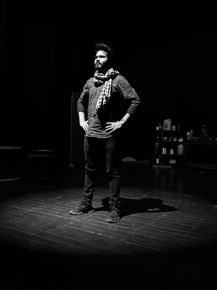 _ashusingh_'s tweet image. “मंच पर खड़े होकर महसूस होता है कि कला सिर्फ़ देखने की नहीं, जीने की चीज़ है।”
#SoulOfTheStage #PerformingArts#theatre #actorlife 🎭