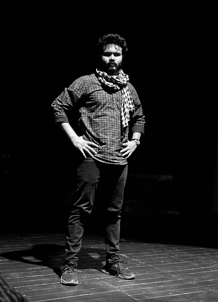 _ashusingh_'s tweet image. “मंच पर खड़े होकर महसूस होता है कि कला सिर्फ़ देखने की नहीं, जीने की चीज़ है।”
#SoulOfTheStage #PerformingArts#theatre #actorlife 🎭