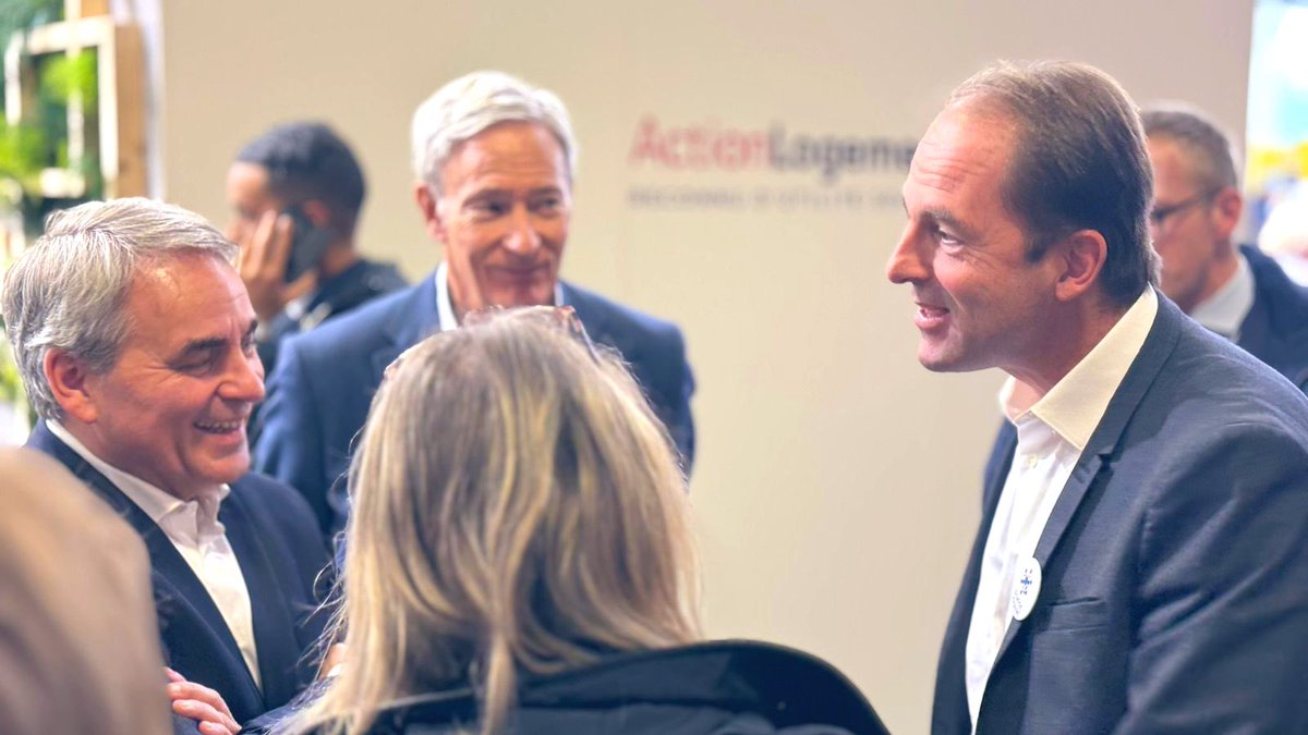 ThibautGuilluy's tweet photo. Au cœur du @salondesmaires, de riches échanges avec celles et ceux qui font vivre nos territoires et une envie collective de construire ensemble 🤝 

#SMCL2024 #AvecFranceTravail https://t.co/hxmd1iaLOx