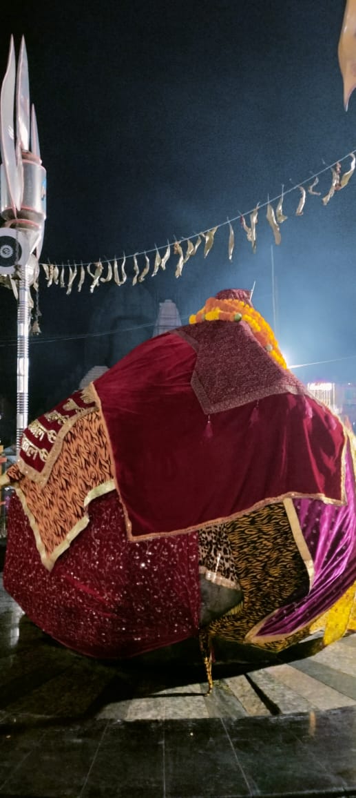 panditmishraji's tweet image. आज दिनांक 20-11-2024 बुधवार को कुबेरेश्वर धाम सीहोर के प्रदोष काल संध्या आरती का भव्य दर्शन
कुबेरेश्वर भंडारी आप सभी की मनोकामना पूरी करे
#kubereshwardhamsehore #kubereshwarmahadev #sihorewale 
#kubereshwardhamkeupay #Pandit_Pradeep_Ji_Mishra