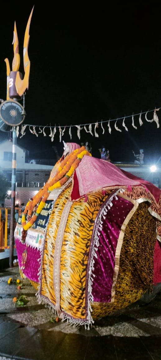 panditmishraji's tweet image. आज दिनांक 20-11-2024 बुधवार को कुबेरेश्वर धाम सीहोर के प्रदोष काल संध्या आरती का भव्य दर्शन
कुबेरेश्वर भंडारी आप सभी की मनोकामना पूरी करे
#kubereshwardhamsehore #kubereshwarmahadev #sihorewale 
#kubereshwardhamkeupay #Pandit_Pradeep_Ji_Mishra