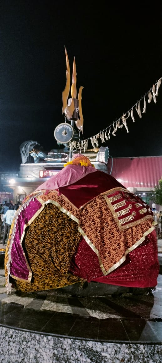 panditmishraji's tweet image. आज दिनांक 20-11-2024 बुधवार को कुबेरेश्वर धाम सीहोर के प्रदोष काल संध्या आरती का भव्य दर्शन
कुबेरेश्वर भंडारी आप सभी की मनोकामना पूरी करे
#kubereshwardhamsehore #kubereshwarmahadev #sihorewale 
#kubereshwardhamkeupay #Pandit_Pradeep_Ji_Mishra