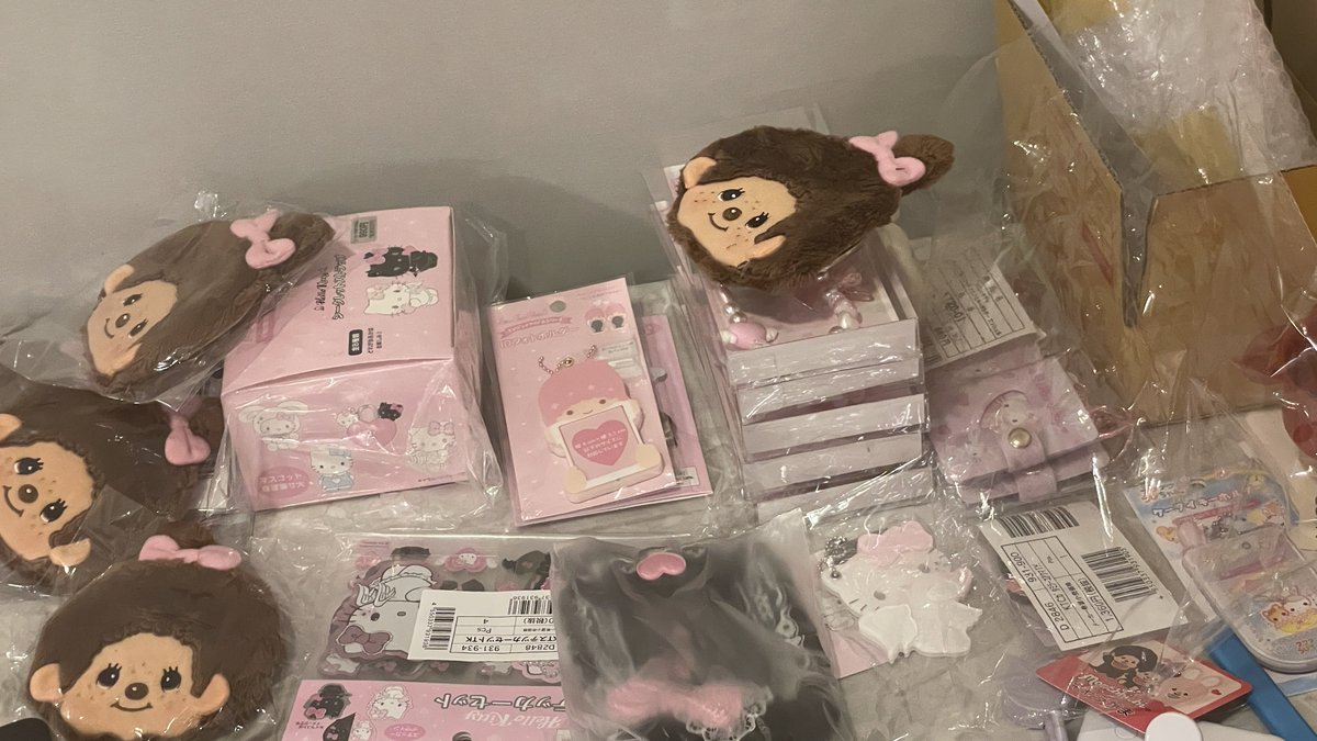 preblab's tweet photo. ว่างเคลียของพร้อมส่งแล้วค่า เริ่มลงขายวันพรุ่งนี้(21/11) 17.00 เป็นต้นไปนะคะ 
มีของมากกว่าในรูปค่ะจะทยอยลงราคาใต้เมนชั่นนะคะ💗 มีโปรสิ้นปีลด10-40% ค่า
#ตลาดนัดsanrio https://t.co/nNGIxEcwKg