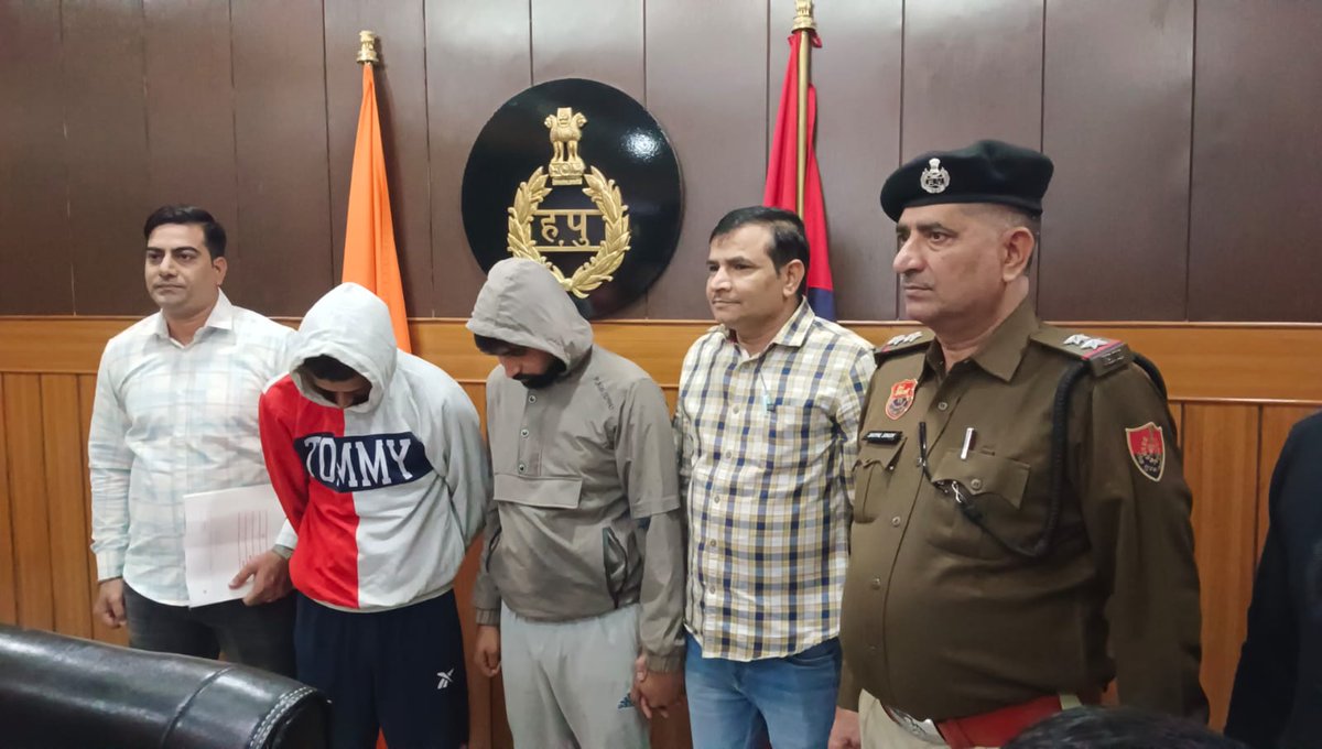 #SPश्री लोकेंद्र सिंह के मार्गदर्शन में CIA थ्री पुलिस टीम ने 

घरों के बाहर खड़ी गाड़ियों के टायर चोरी करने वाले गिरोह का भंडाफोड कर सरगना सहित 2आरोपियों को गिरफ्तार किया

पानीपत की 6 वारदातों सहित कुरूक्षेत्र,रोहतक हिसार की 10 वारदातों का खुलासा

<a href="/police_haryana/">Haryana Police</a> 
<a href="/lokender_IPS/">Lokender Singh IPS</a>
