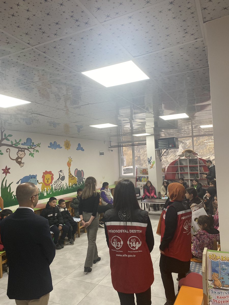 hakkarikutup's tweet photo. Dünya Çocuk Hakları Gününü kutluyor ve tüm çocuklarımızı sevgiyle kucaklıyoruz.
Bugün Aile ve Sosyal Hizmetler işbirliğinde kütüphanemizde keyifli bir etkinlik gerçekleştirdik.@MehmetNuriErsoy @HakkariValiligi @alicelik_64 @KTBKYGM @etkinkutuphane @idrisagacanoglu @evrensarigul https://t.co/zRQjyXMcFt