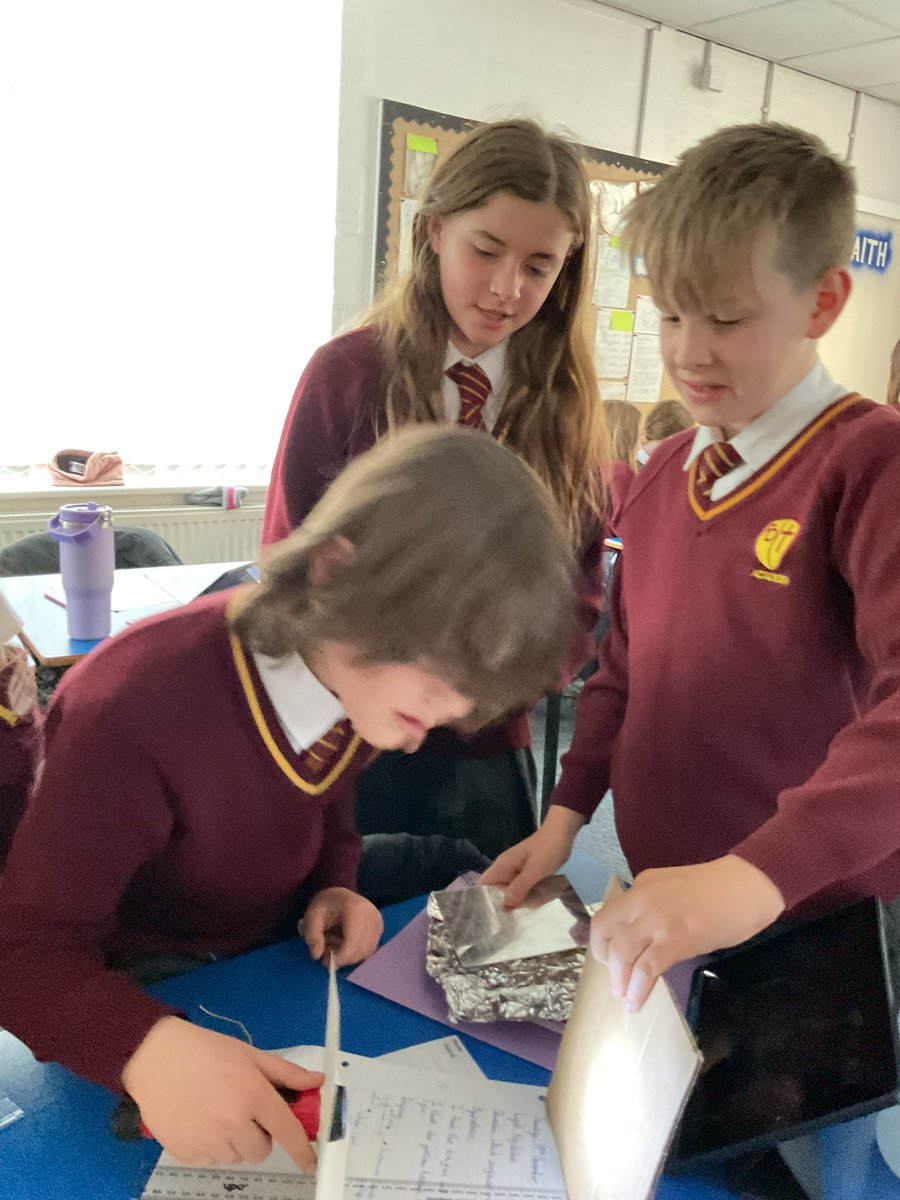 PDA_Y6's tweet image. We prepared and conducted an experiment to find out which materials reflect the most light back onto a light catcher. We recorded our observations and measured the lux on a light meter. #pdascience💡🔦🧑‍🔬