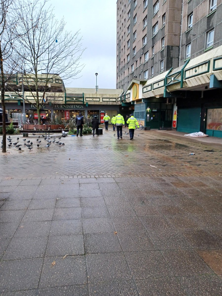 MPSNewham's tweet image. Really effective, collaborative work by officers &amp;amp; @NewhamLondon yesterday in #GreenStreet where joint patrols were conducted tackling anti-social behavior in the area.

#CommunityCrimeFighting #ASBAWARENESSWEEK