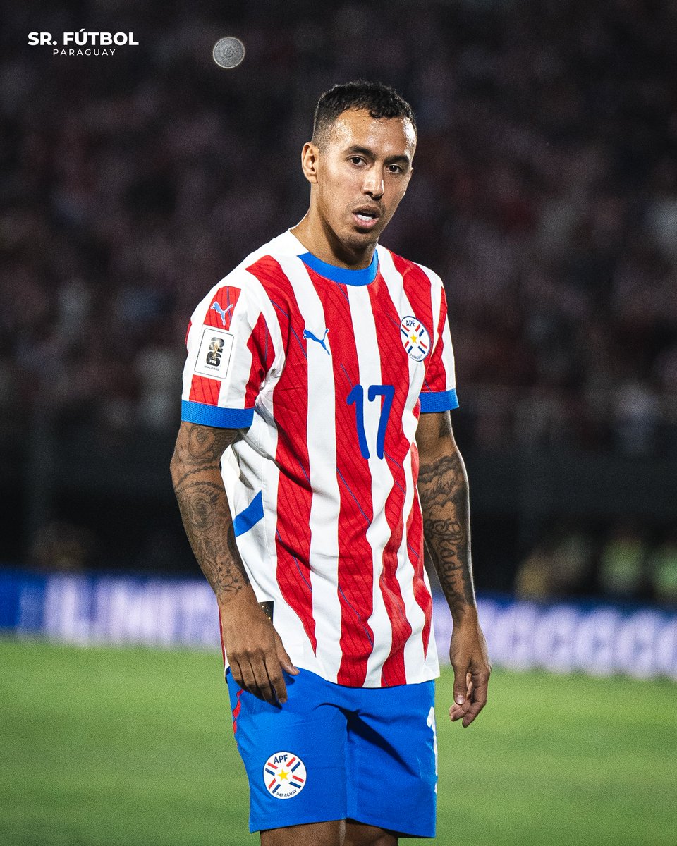 SrFutbolPy's tweet photo. Recorrer todo el mundo, nunca poner una mala cara y rendir cuando te toca tener minutos. Eso es el Kaku Romero Gamarra. Un tipo que entiende su lugar en el equipo y que solo está dispuesto a ayudar para cumplir el sueño de todo un país.

❤️🇵🇾 CRACK. https://t.co/gRbKdTNHoe