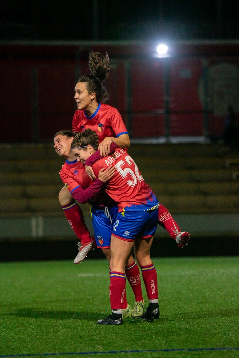 📖 Les fotos dels nostres equips 🖼️
🏃🏻‍♀️ #FCMartinenc 2024/2025 🏃‍♂️

⚽️ Filial Femení
🤝 Partit davant el @CBTerlenka
📅 17/11/2024

📷 <a href="/vinyets_paula/">Paula 🪐</a> 

#SomMartinenc