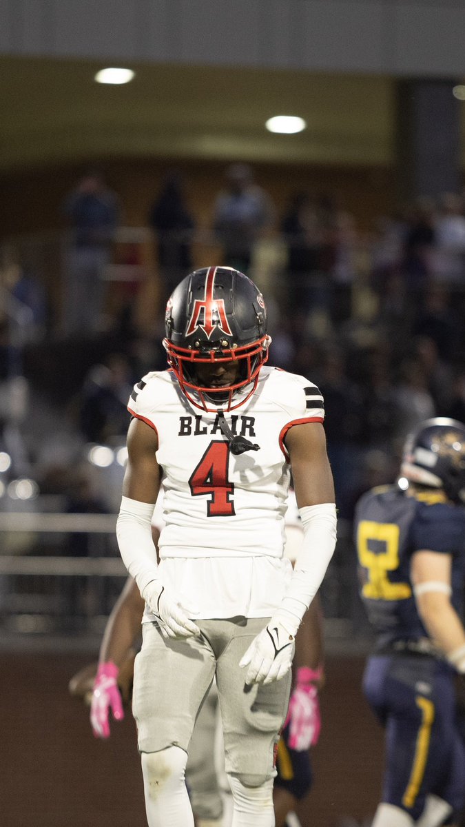 Senior Year Tape 
15 solo tackles
10 assists
2 TFL
8 PBU
2 INT (1 for a TD)

hudl.com/v/2QtDd9