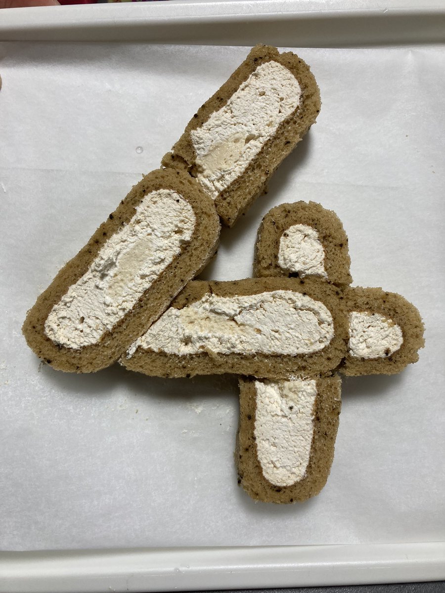 cyosko's tweet photo. 今日はウェル活の日！＆ユズジロのお誕生でした🎉🎂✨️

Xで見かけたケーキを真似て4歳のお祝いケーキを作ったよ❣️
リクエストのいちごケーキじゃ無くてゴメンだよ🫣(ローソク取って食べる直前にチョコをトッピングしたよ😋)

ウエルシア様々ありがたやー🙏🏻✨️

#ウエルシア #ウェル活 https://t.co/eSp21dVlcM