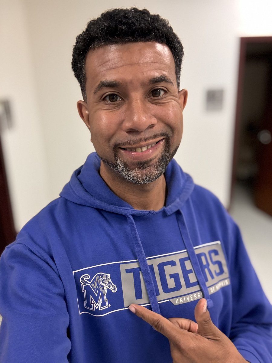 mrbcounseling7's tweet photo. Reppin' my Memphis Tigers for College Day 9️⃣0️⃣1️⃣🐯🏀 #GenTXweek #CollegeCareer #schoolcounselor https://t.co/JCJBojAOxn