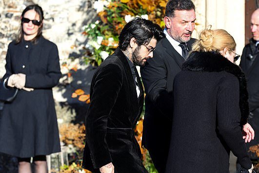 BPINewsOrg's tweet photo. Harry Styles, Zayn Malik, Niall Horan, and Louis Tomlinson reunited alongside Simon Cowell at Liam Payne's funeral. 

This marks their first public reunion since 2015. 

#OneDirection #LiamPayne https://t.co/T6ka7VsYrC