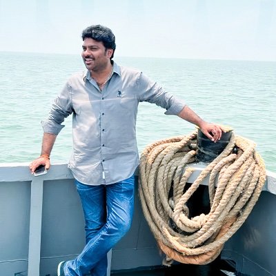 urstrulysanju7's tweet photo. @AshokGalla_ #RemoveViswafromMBTeam Anna nee kaalu pattukunta @urstrulyMahesh. Please vishwacm ni marchu https://t.co/hk29tj5QI7