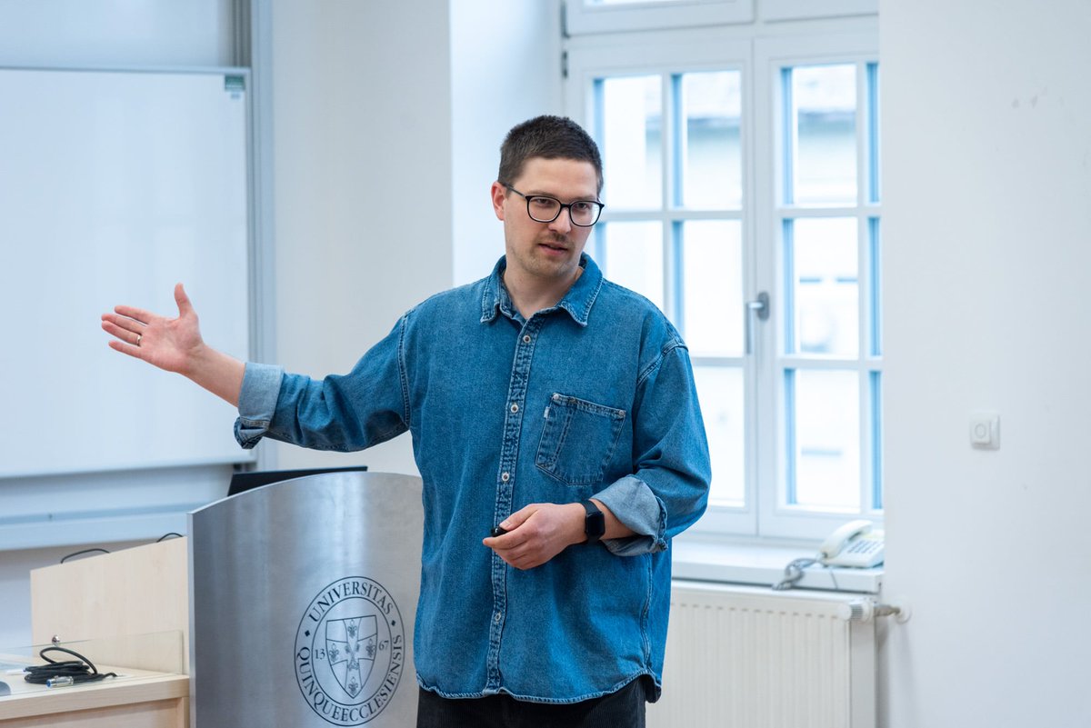 EconnetG's tweet image. Thank you @sandor_juhasz for accepting our invitation and for your two presentations on the potential of business transaction networks for application, data linkage and your research projects such as the colocation of skill related suppliers
#EconNetRG #economicmodelling