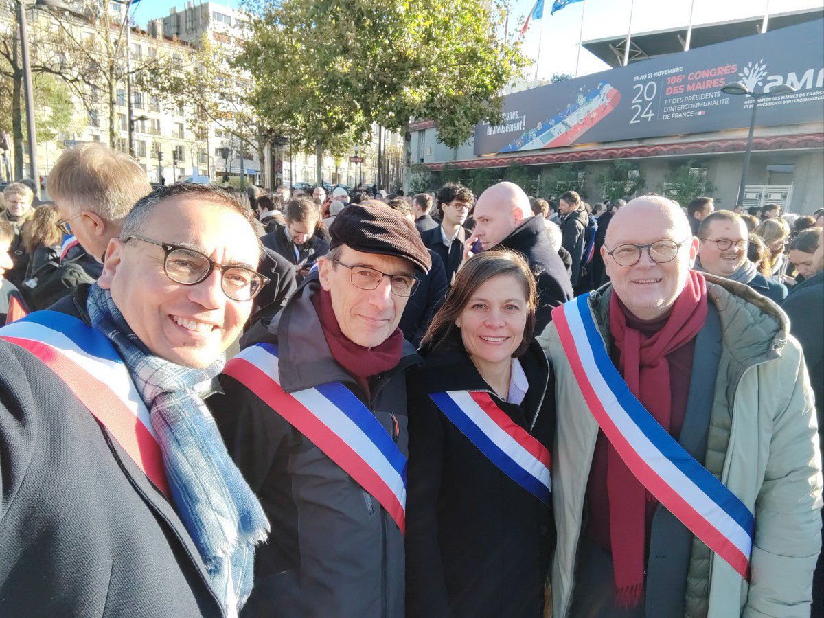 #SMCL2024 #PLF2025 
Présente en ce 2è jour du <a href="/salondesmaires/">Salon des Maires et des Collectivités</a> , avec de nombreux élus 🌹locaux et nationaux, pour dire notre incompréhension et notre opposition à la #saignée budgétaire des services publics. 
❌ Nos #collectivités ne sont pas responsables du dérapage financier !