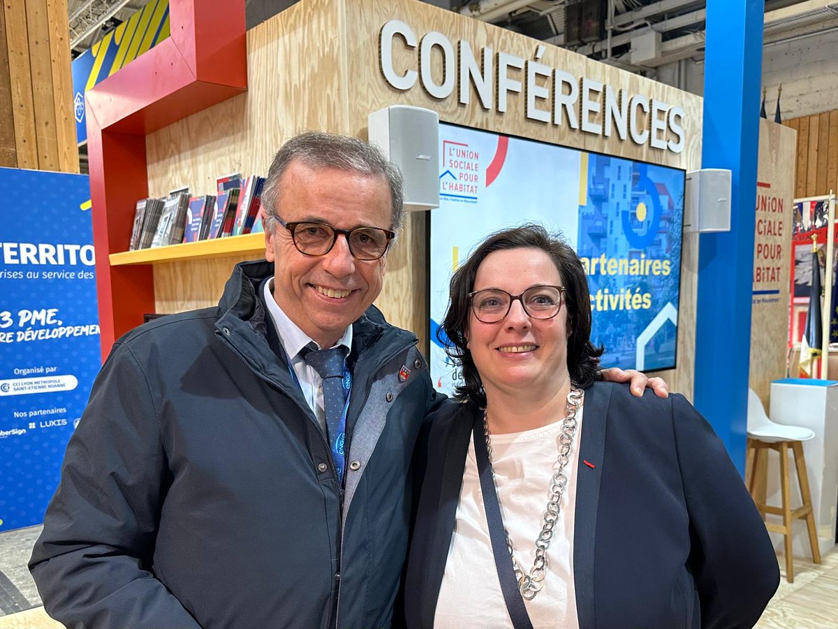 [En direct du <a href="/salondesmaires/">Salon des Maires et des Collectivités</a>] Echange entre <a href="/emmacosse/">Emmanuelle Cosse</a> et <a href="/PierreHurmic/">Pierre HURMIC</a>, maire de Bordeaux sur le stand de l'USH, A64, pavillon 2.2